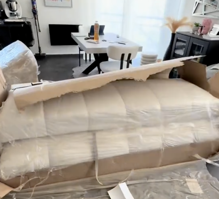 Thumbnail for Unboxing @Bobochic Paris avec notre magnifique canapé Everest✨
