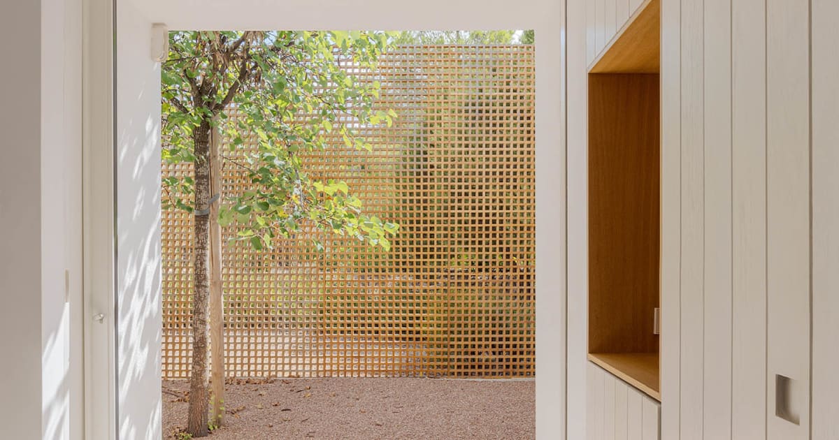 Modern Exterior Wood Paneling and Gravel | Feel Design