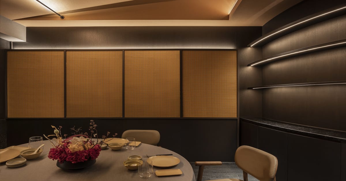 Modern Restaurant Interior Design with Wooden Pane | Feel Design