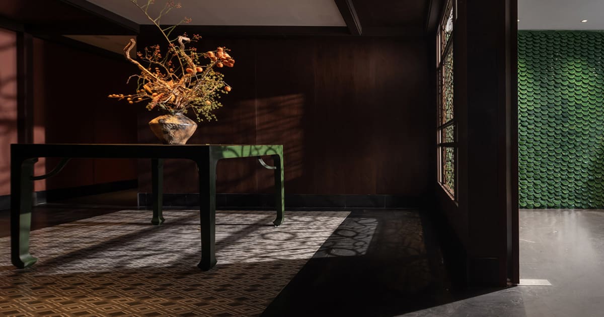 Dark Density: Interior Design with Wood Paneling | Feel Design