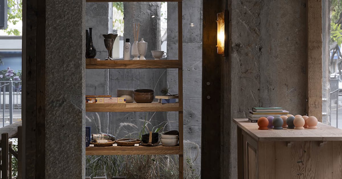 Modern Retail Display with Wood, Concrete, and Gla | Feel Design