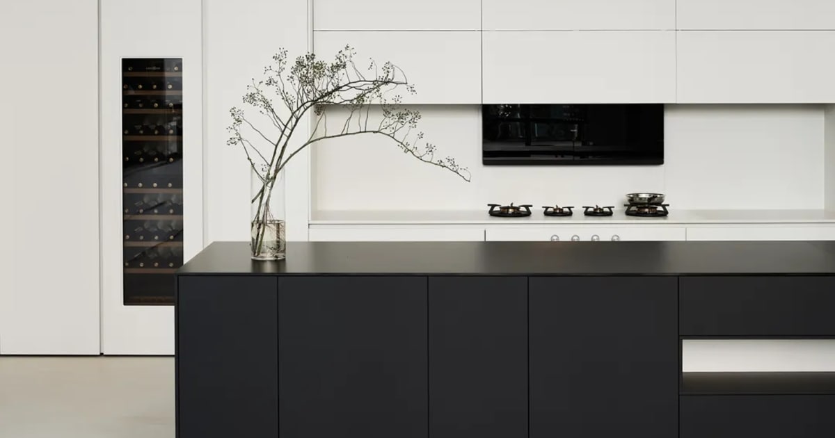 Minimalist Kitchen with Modern Black Cabinets | Feel Design