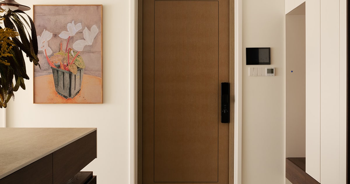 Modern Residential Entry with Mixed Materials | Feel Design