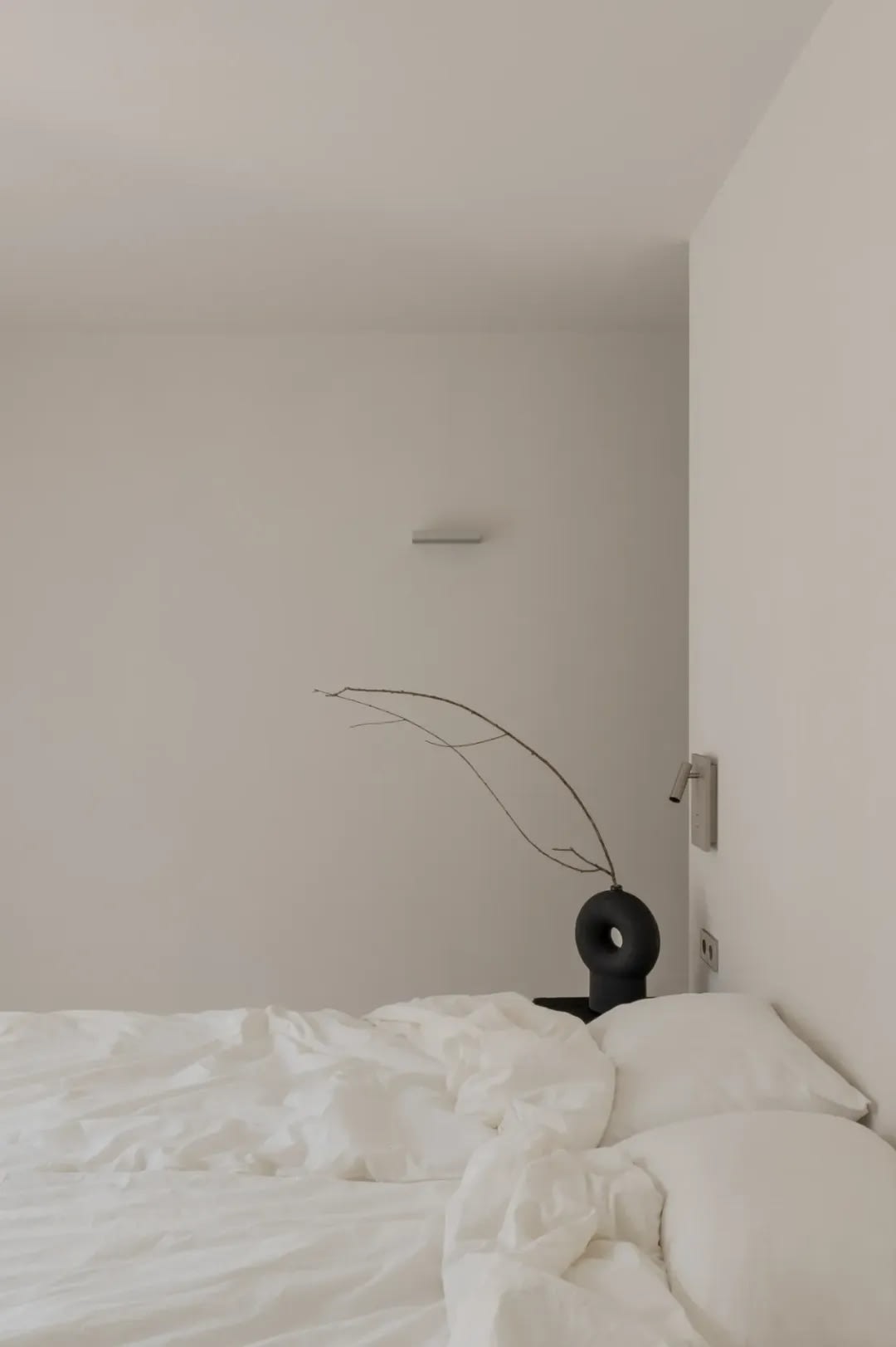 Altbauwohnung mit smart nachgerüsteter Beleuchtung und warmem Lichtkonzept