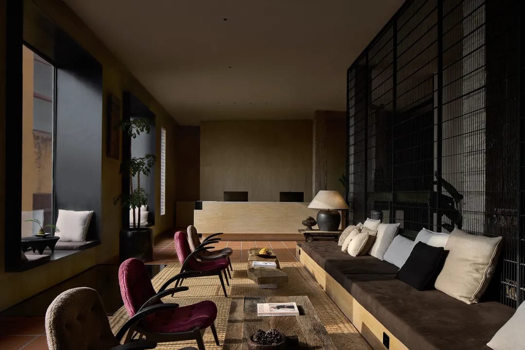 明るく開放的な小さなリビング空間