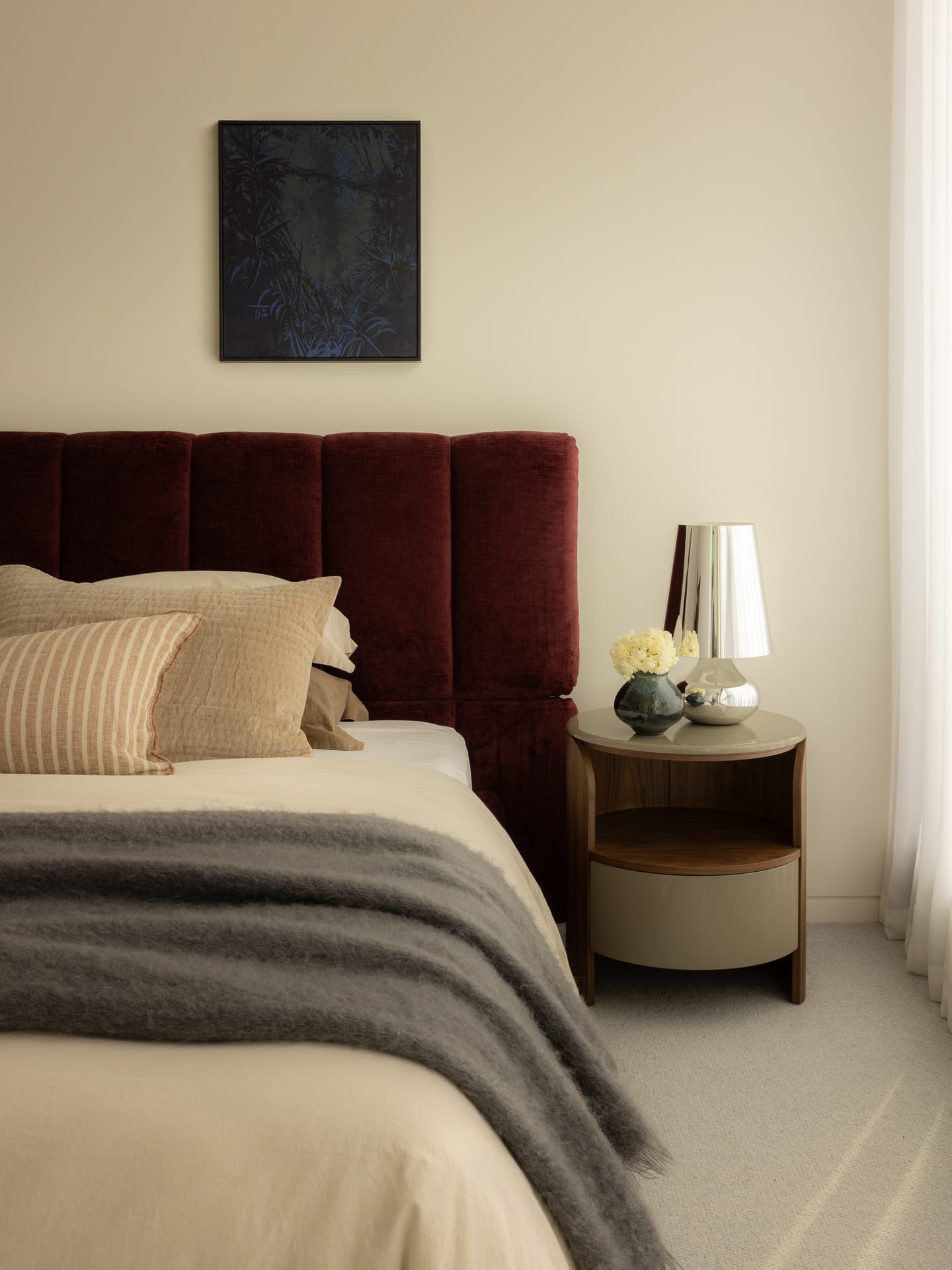 柔らかな照明のリビング空間