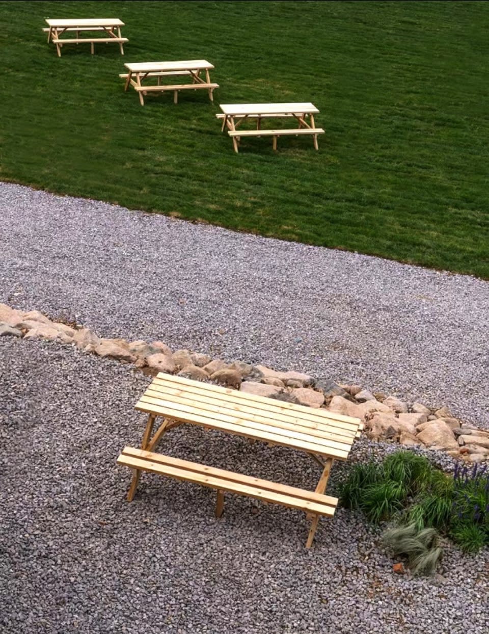 Nachhaltige Outdoor-Möbel mit natürlichen Materialien