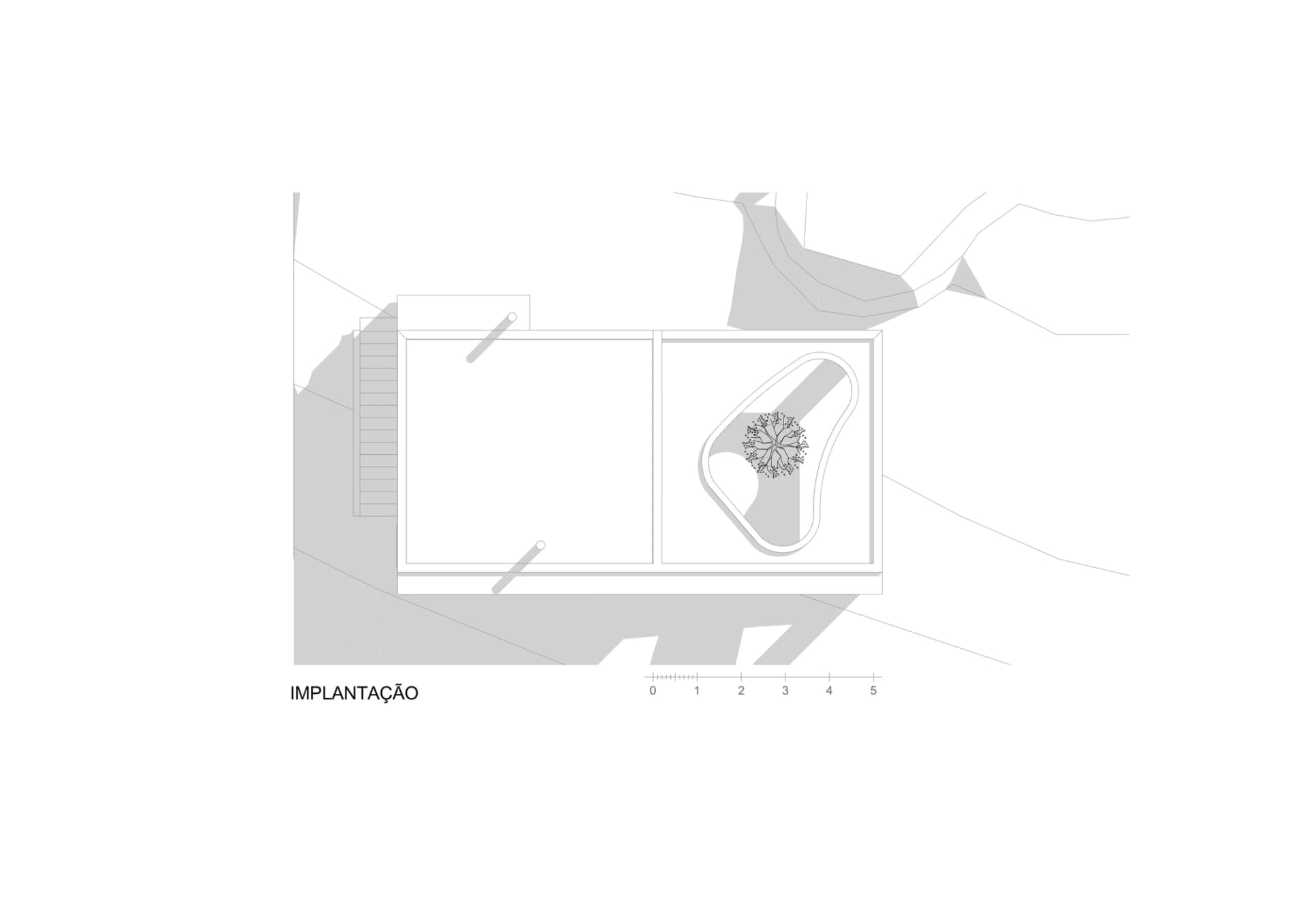 Implantação，黑白樓層平面圖，詳細呈現建築配置與空間組織。