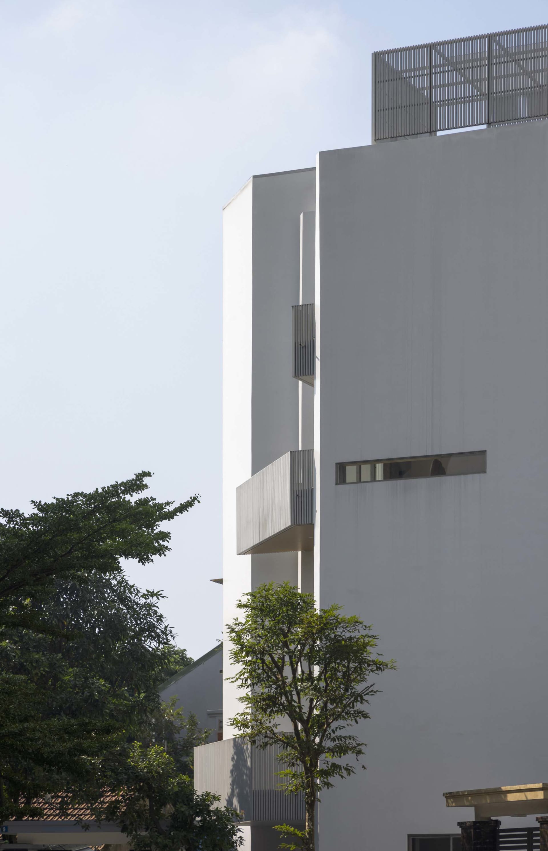現代混凝土建築，具備簡約設計。