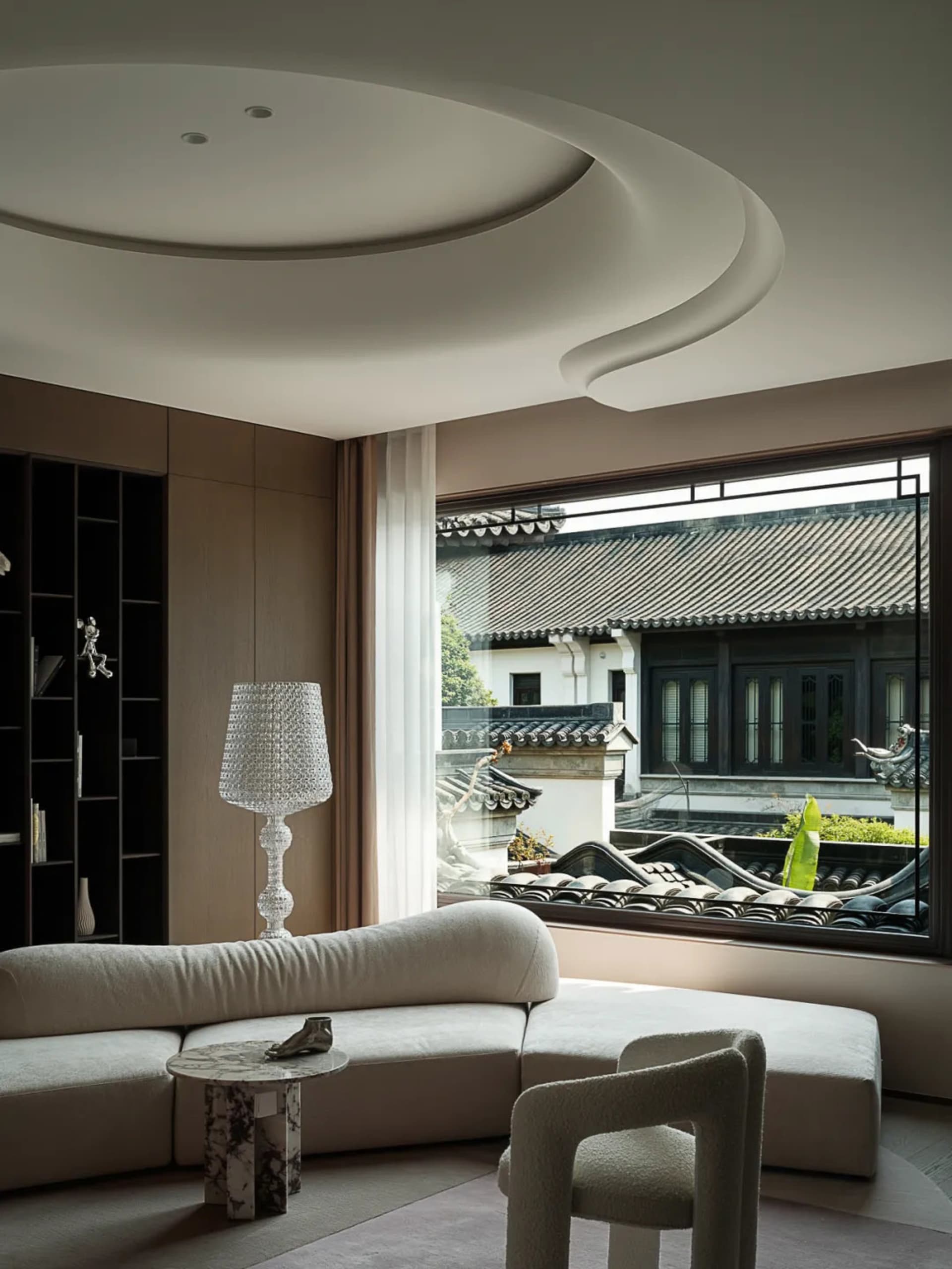 Modern living room with cozy, soft textiles and contemporary furniture.