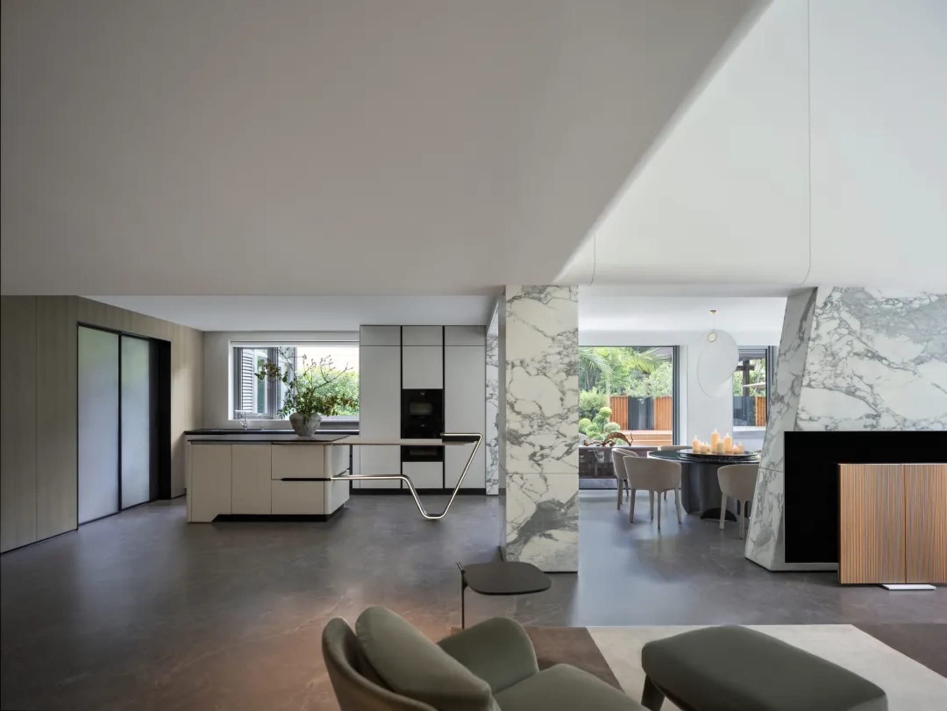Modern kitchen with marble finishes and a minimalist design.