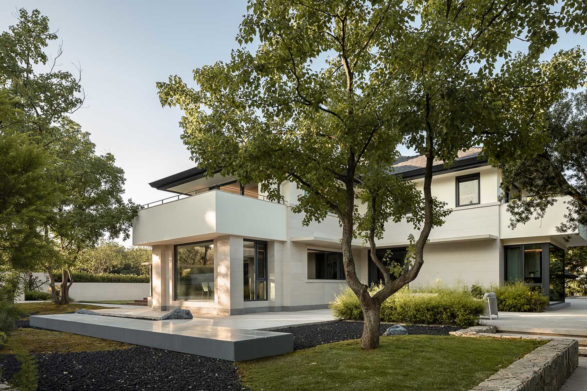 A modern residential exterior with concrete and glass elements.