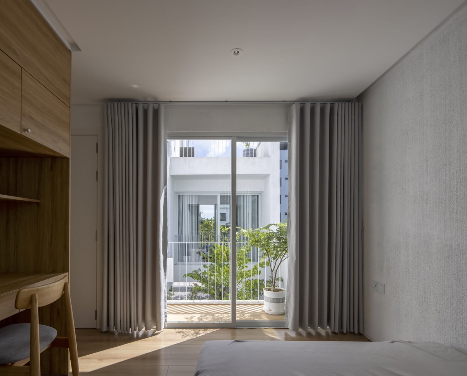 A modern minimalist bedroom showcasing clean lines and a serene atmosphere.