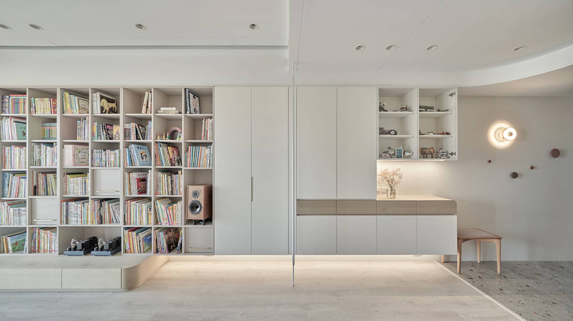 Minimalist living room featuring modern furniture and a wooden floor.
