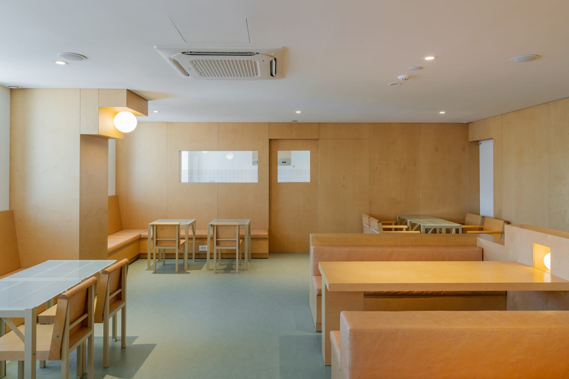 Minimalist Retail Concept 4