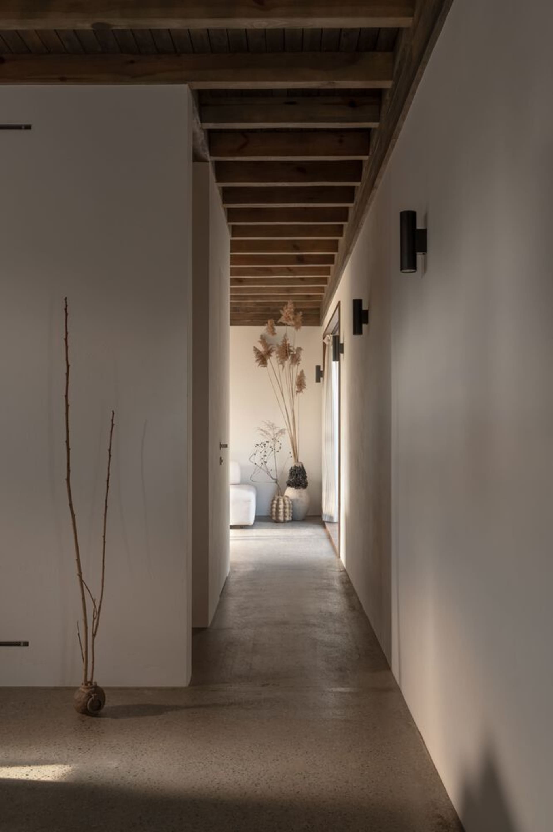 Minimalist Interior Concrete Floor | Feel Design