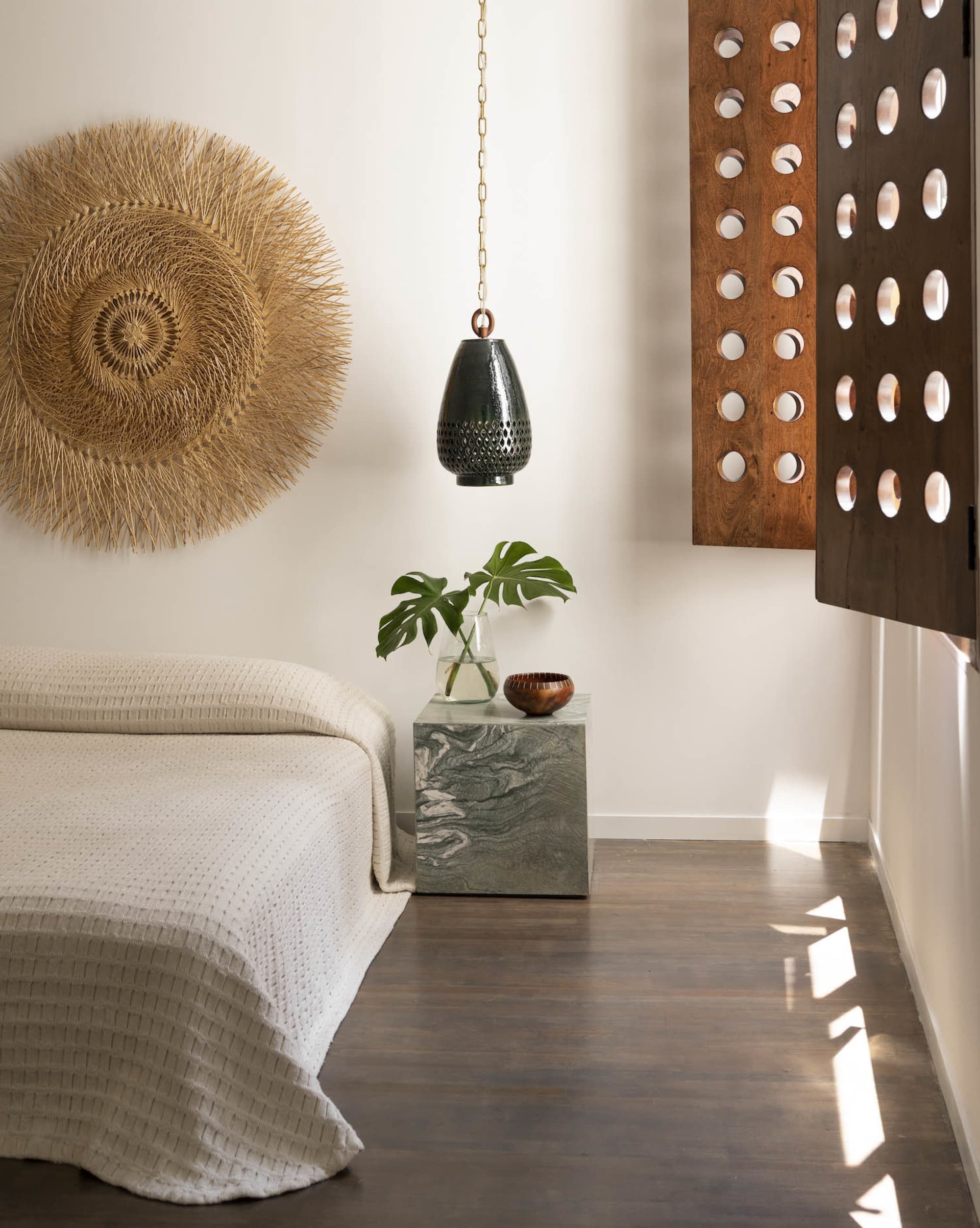 A minimalist bedroom featuring wooden textures and a natural wood finish.