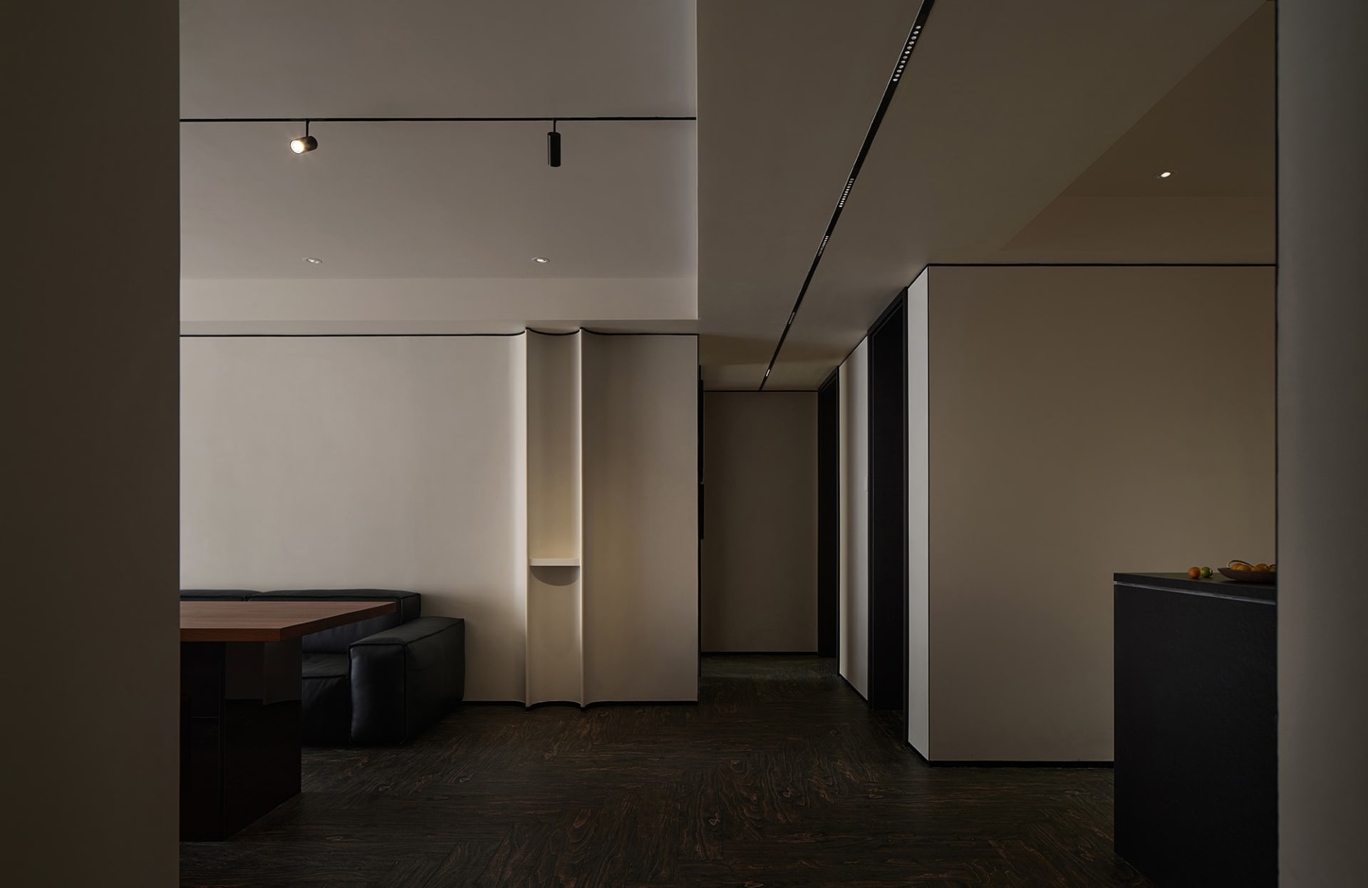 Modern interior design with white walls and black furniture, showcasing contemporary style.