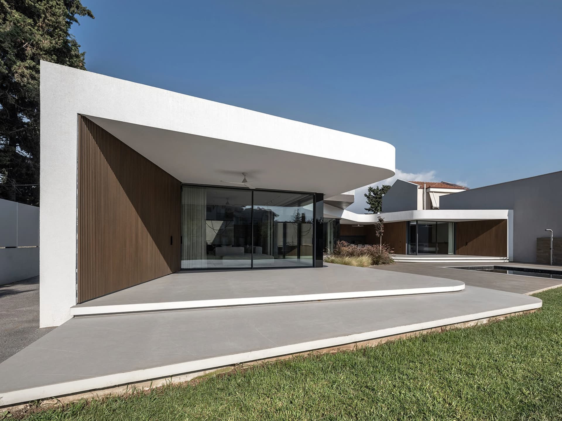 Modern house with a minimalist design featuring concrete and glass materials.