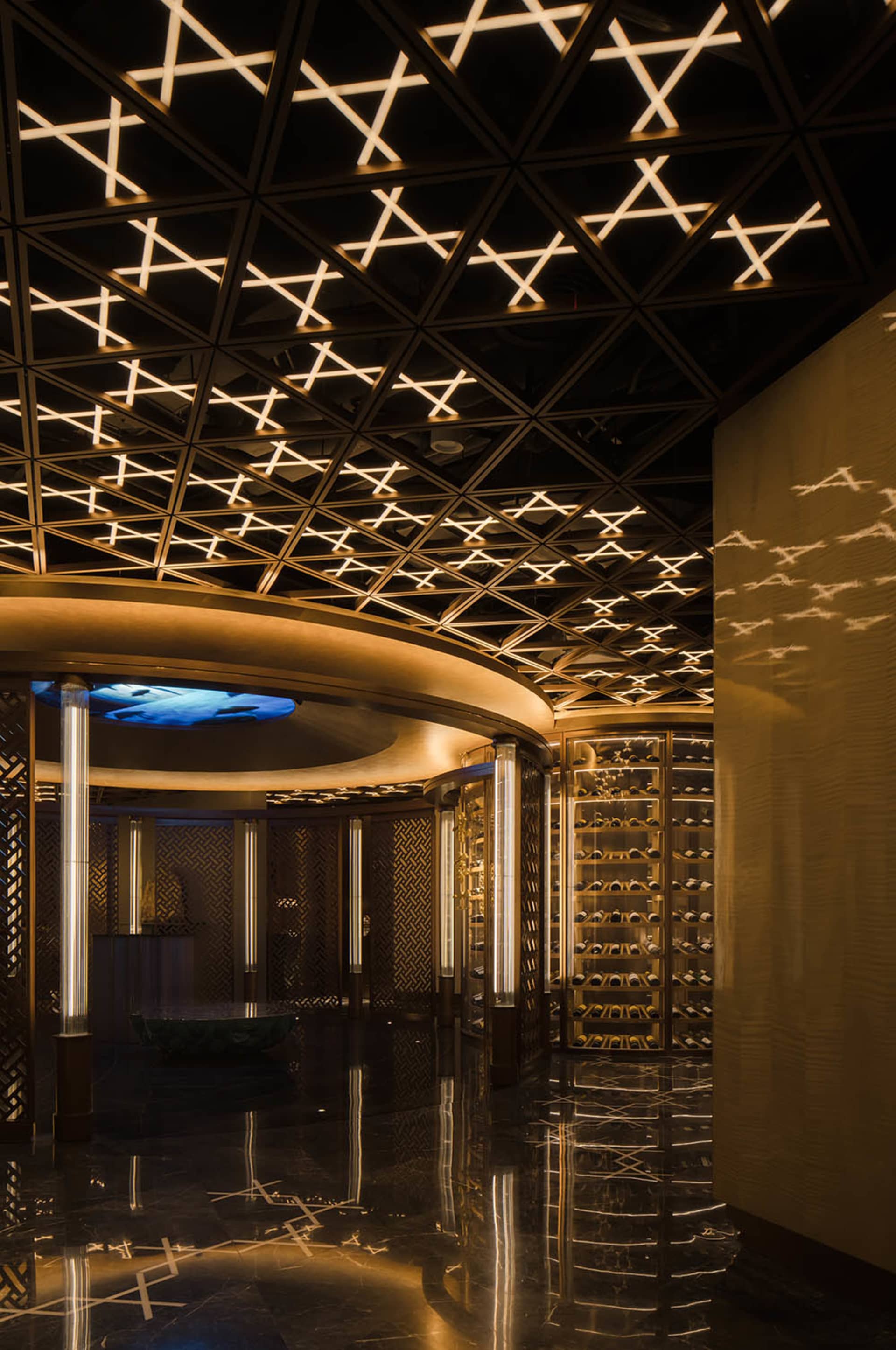 Luxurious Dining Space 4