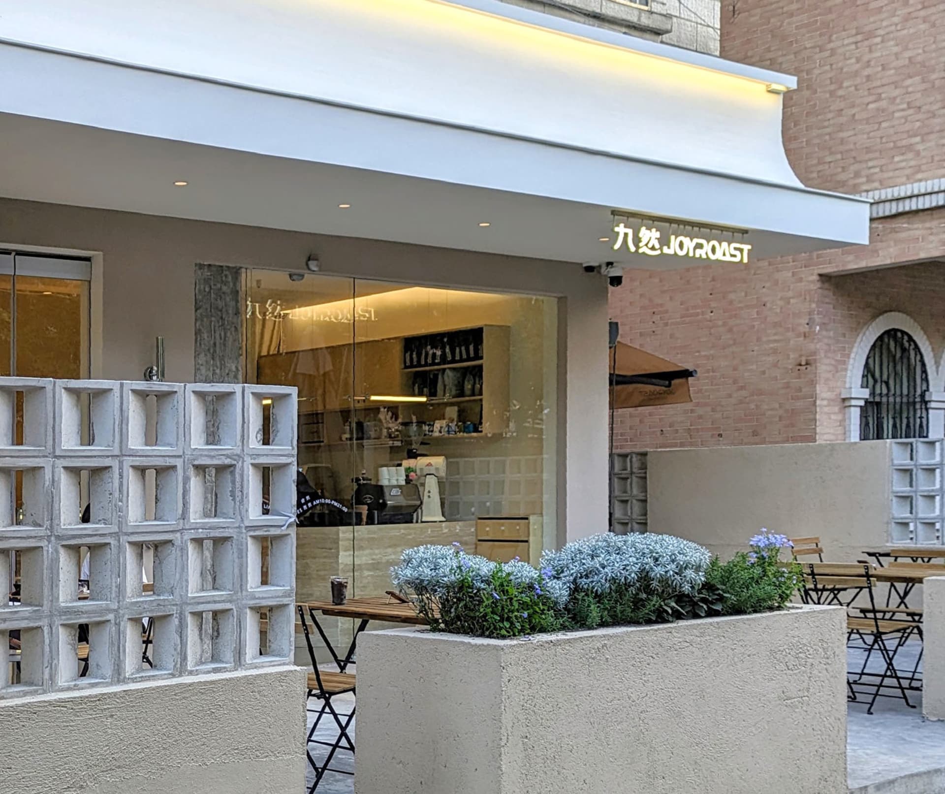 Modern Retail Interior 2