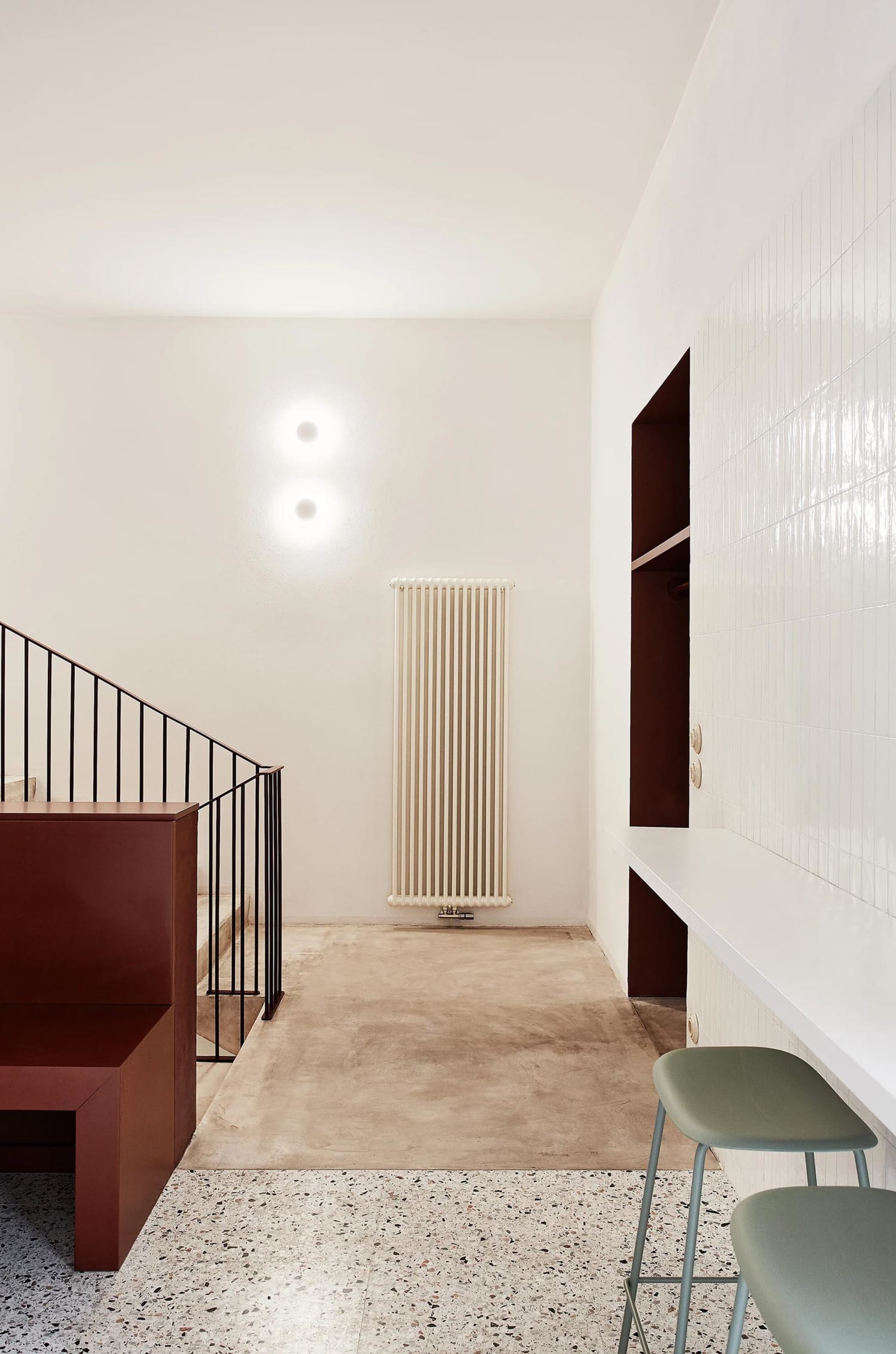 Modern minimalist interior design featuring minimalist materials and concrete.