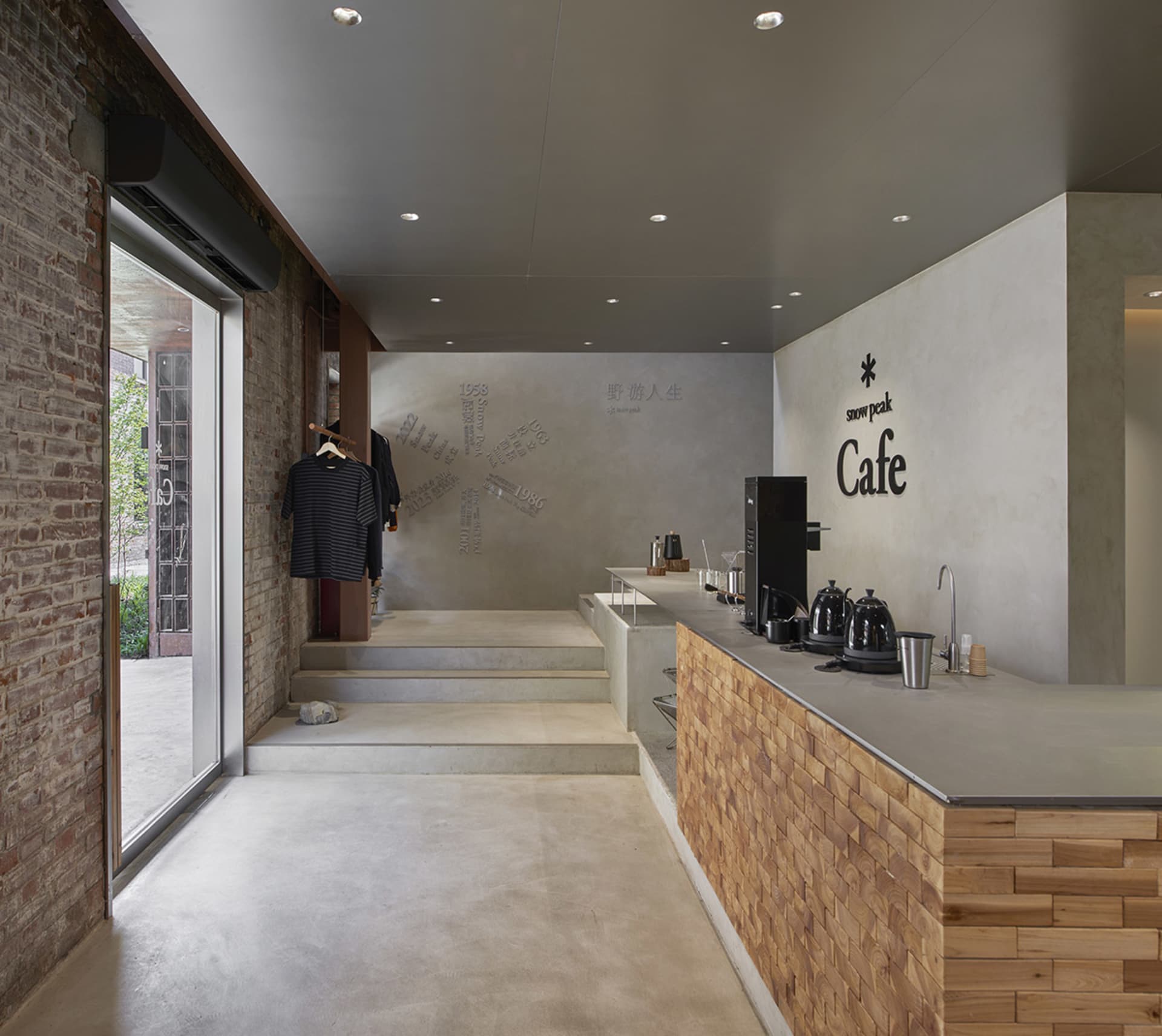 Contemporary Retail Space 1