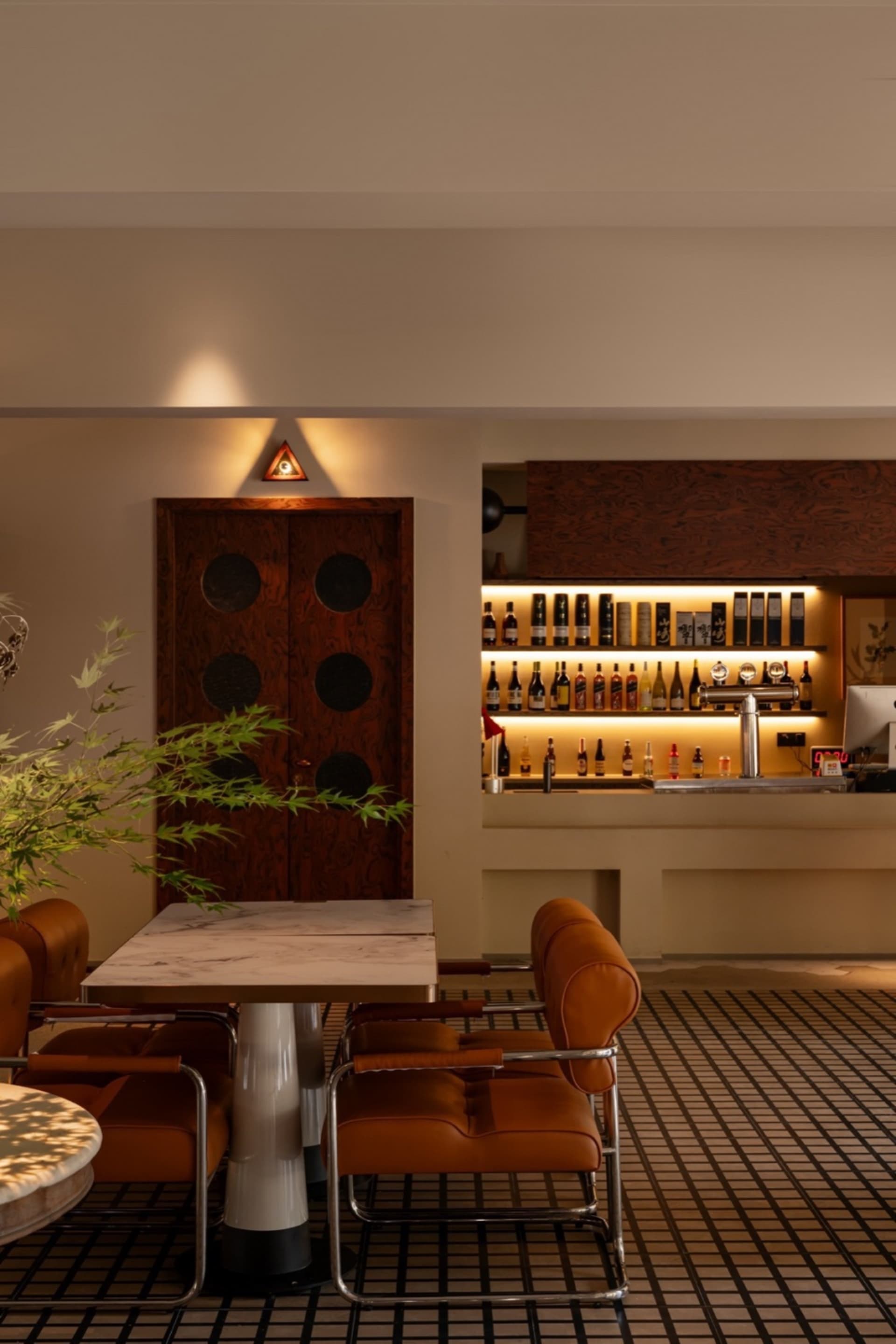 A modern cafe bar featuring wooden and marble materials
