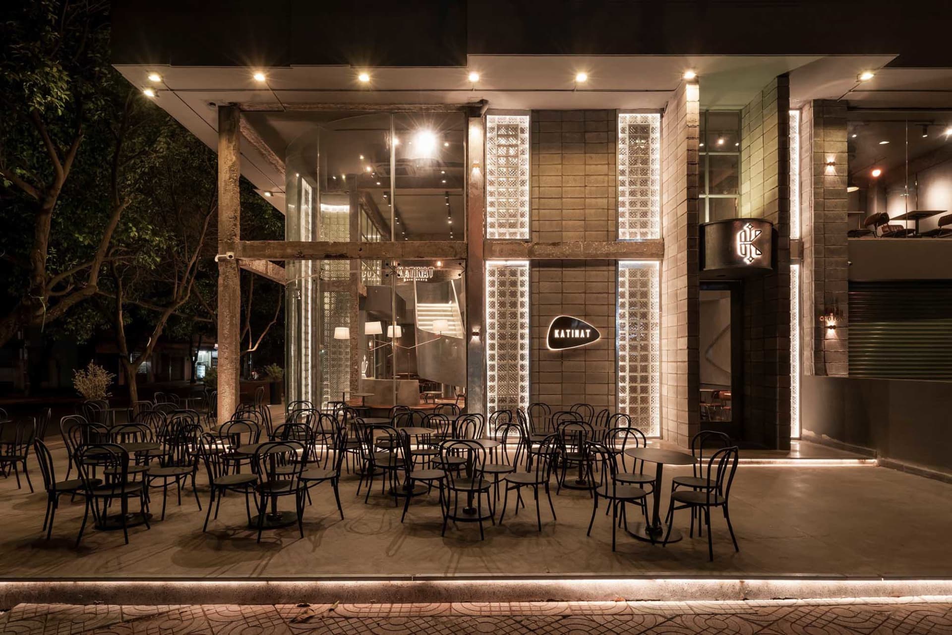 Modern restaurant exterior with concrete and glass materials.