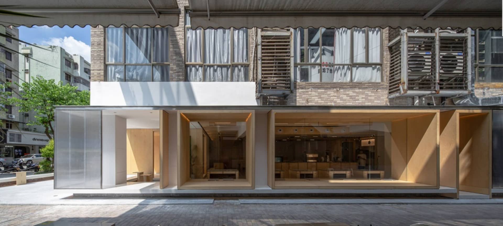 Luxurious Retail Space 4