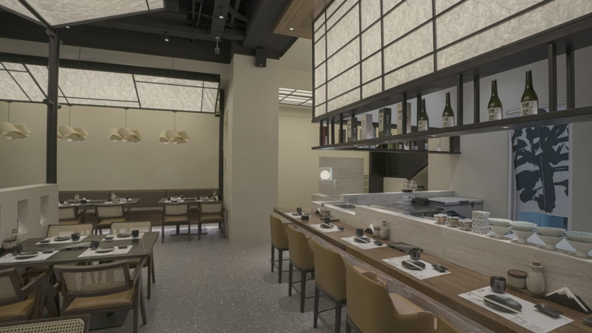 現代餐廳室內空間,搭配木質餐桌、玻璃窗與質感布料座椅