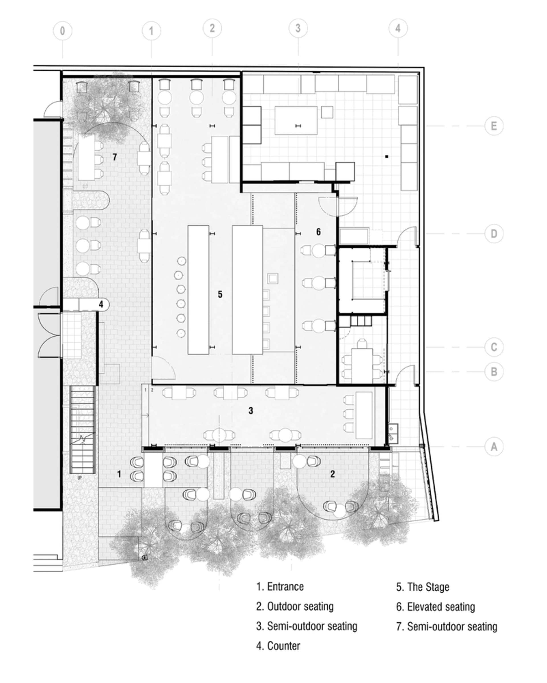 餐廳平面圖,展示磁磚地板、桌椅與綠植配置。