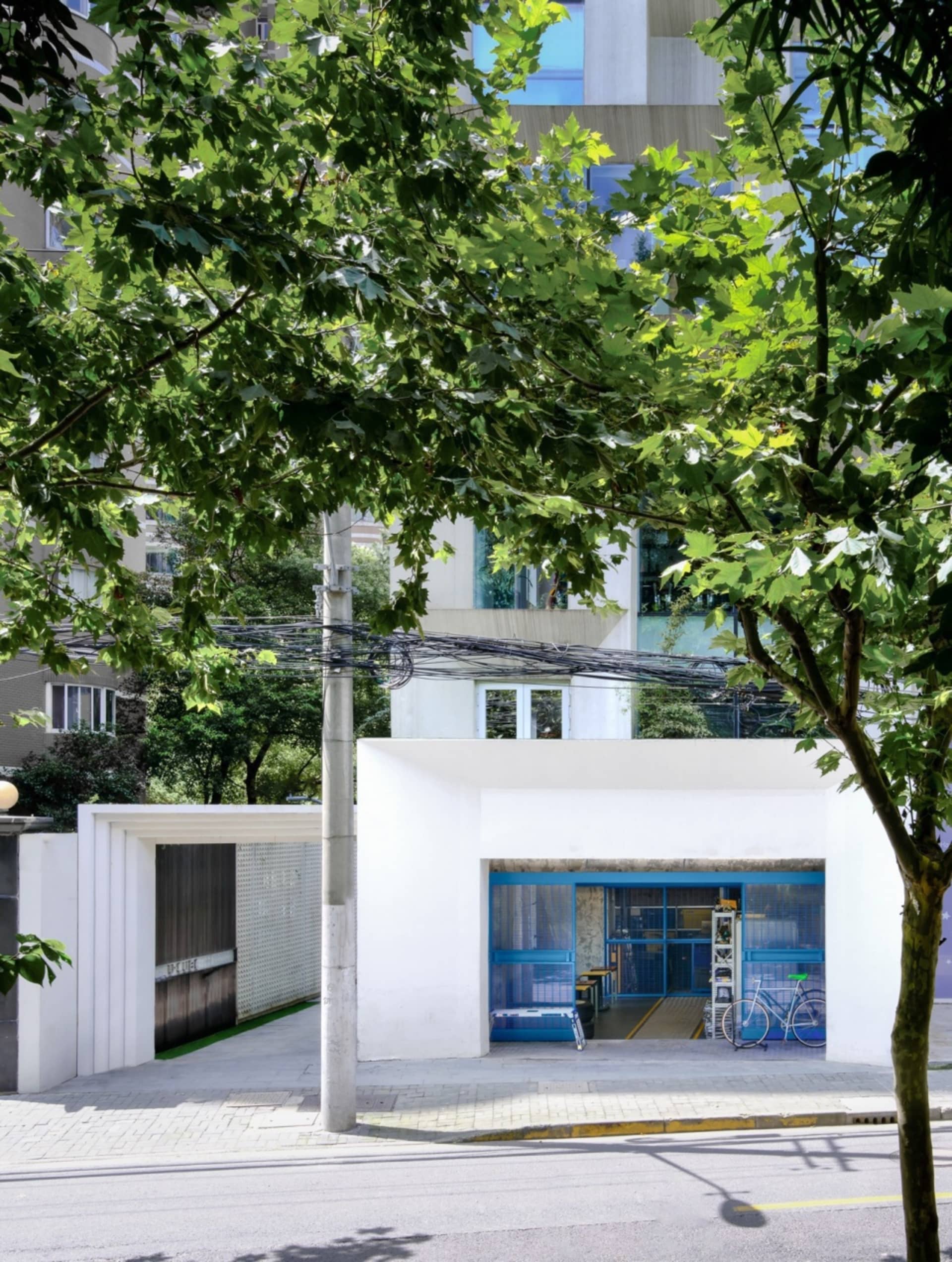 Luxurious Retail Interior 1