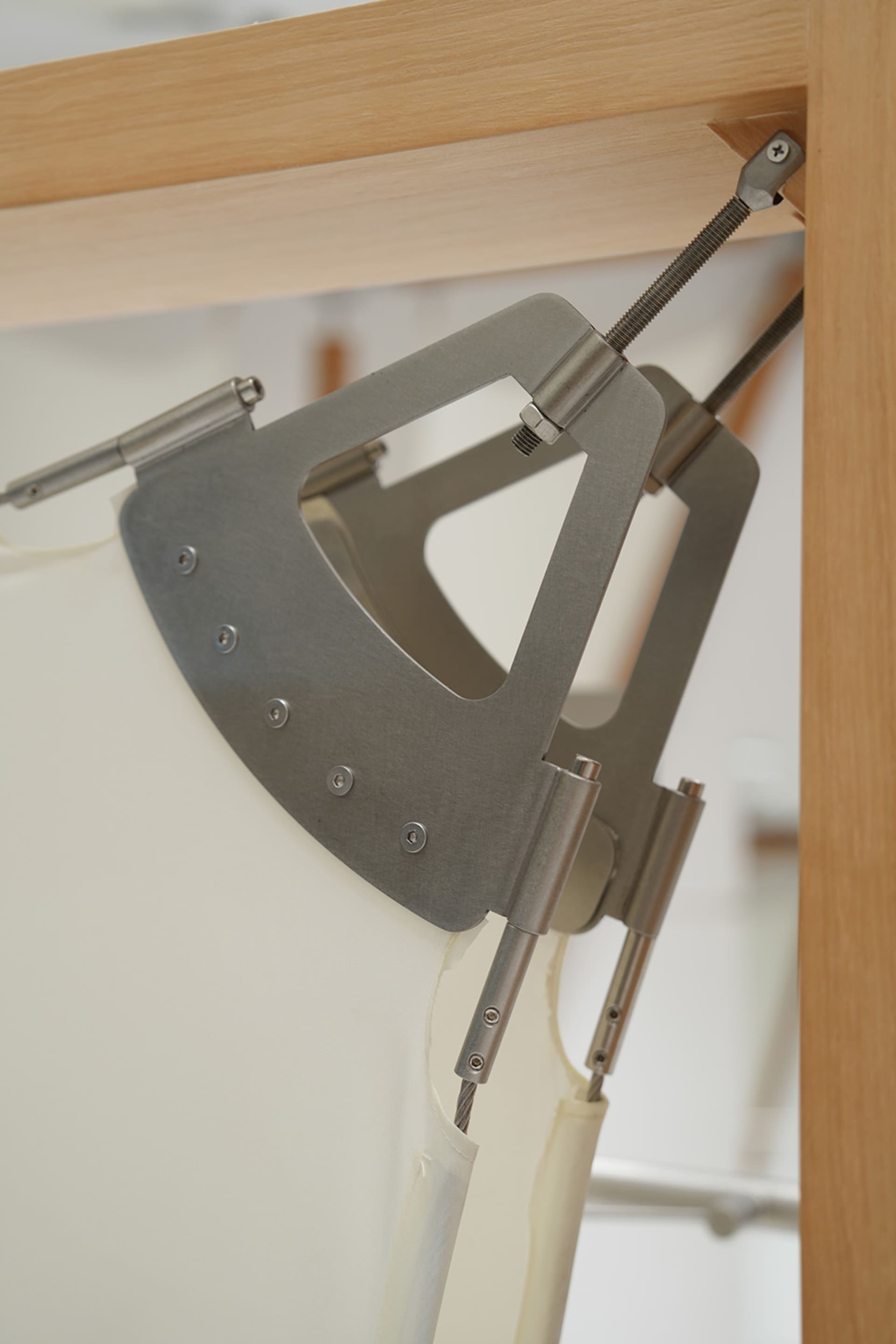 Industrial steel cable hardware installation