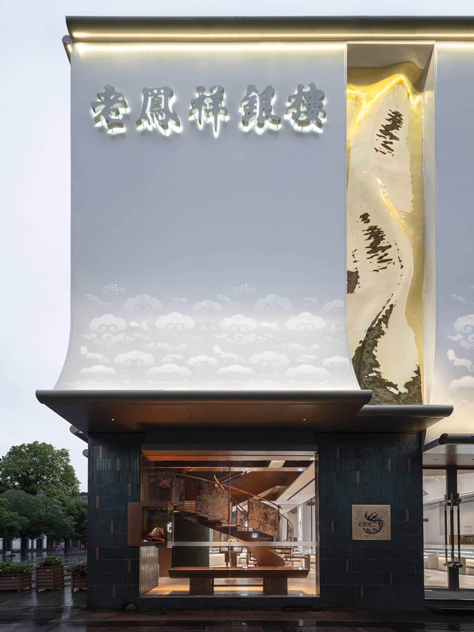 Luxurious Retail Concept 2