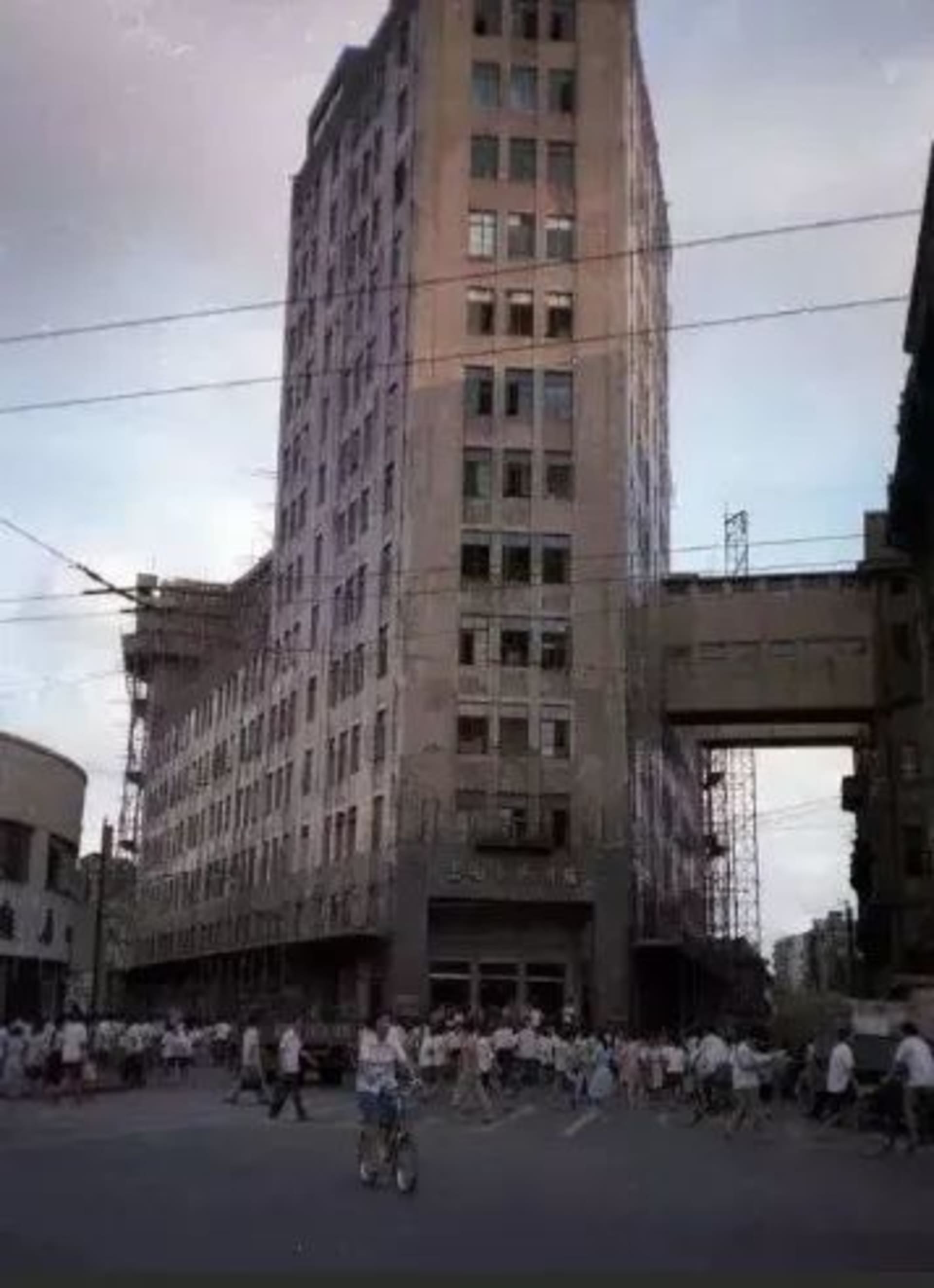 Picture of a concrete high-rise building in an urban setting
