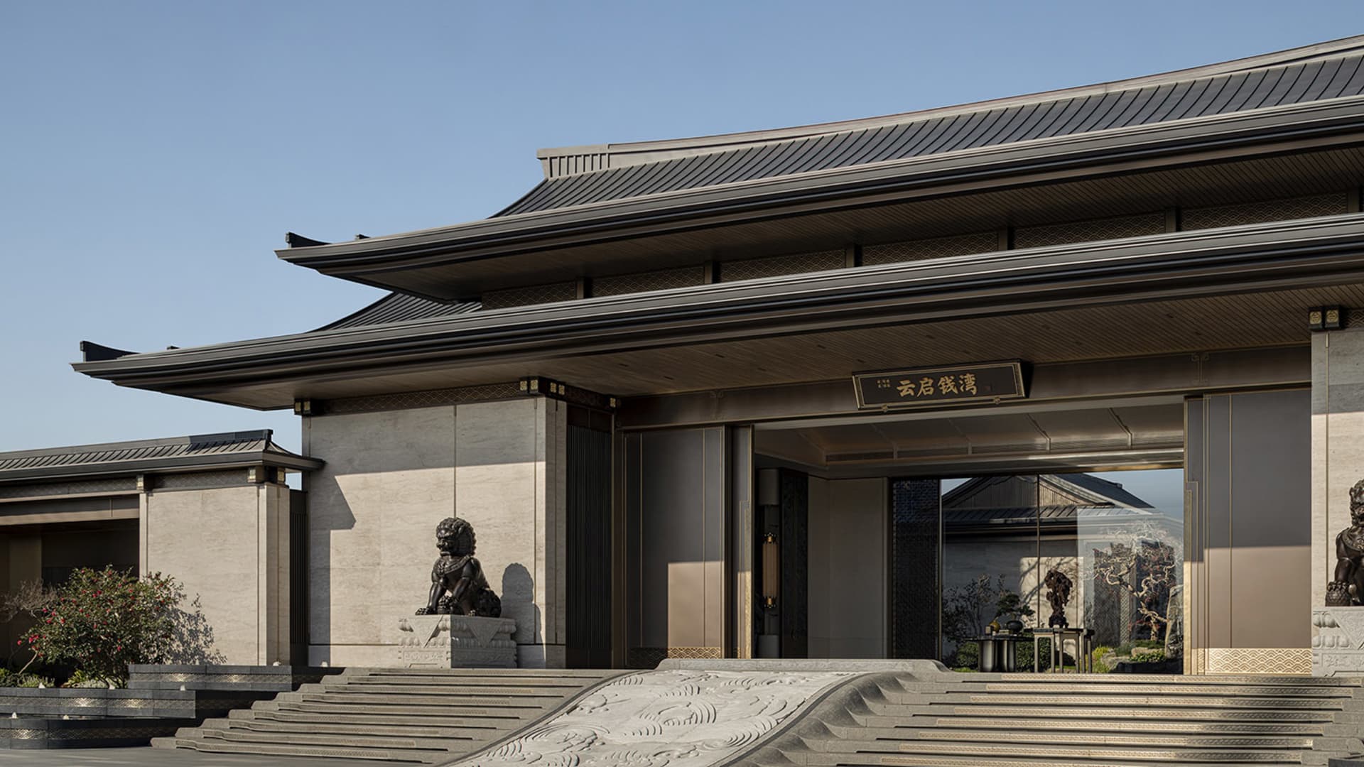 石材外牆的住宅入口,搭配華麗階梯與傳統屋頂設計。