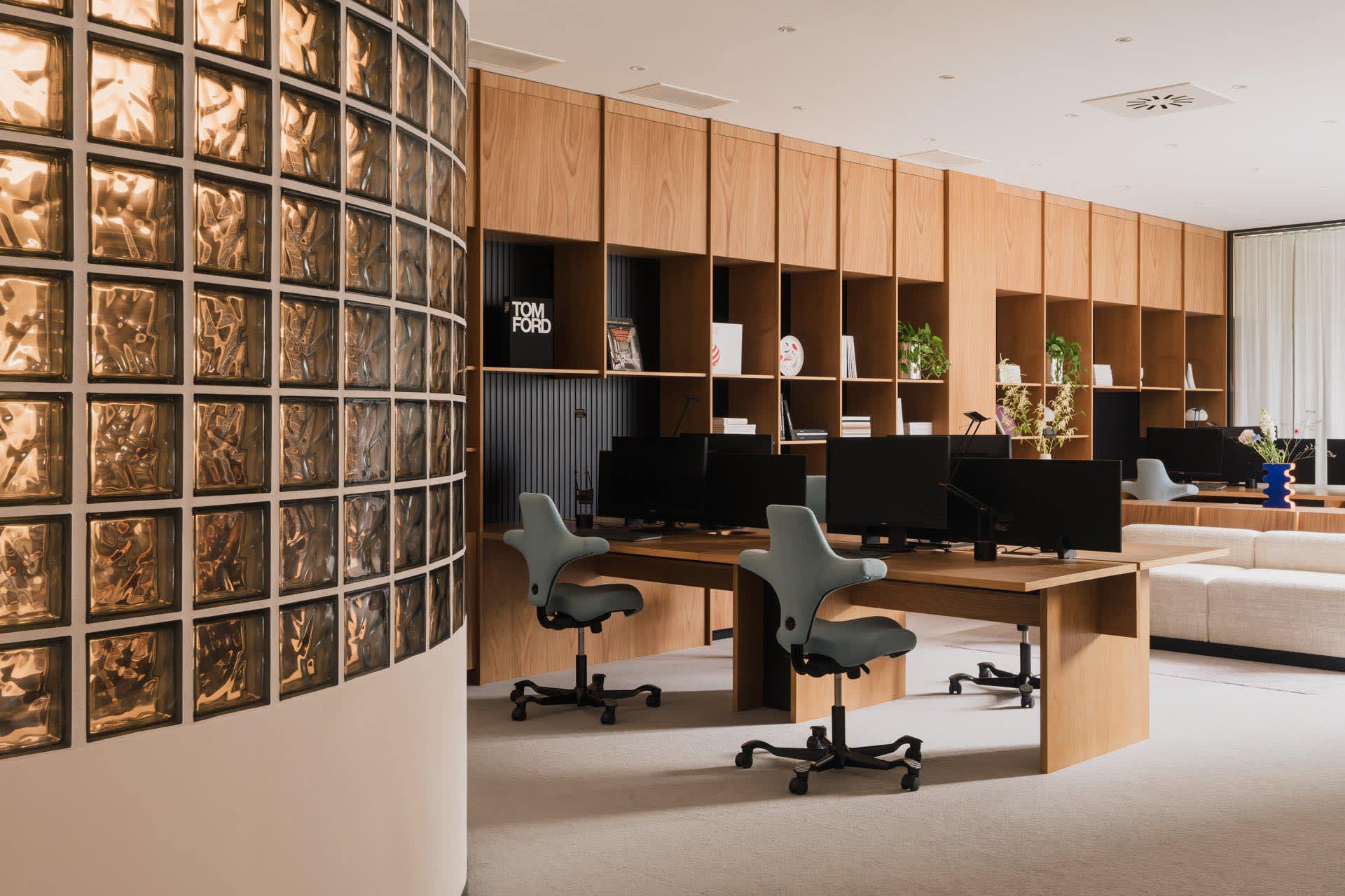 Stunning Office Space 1