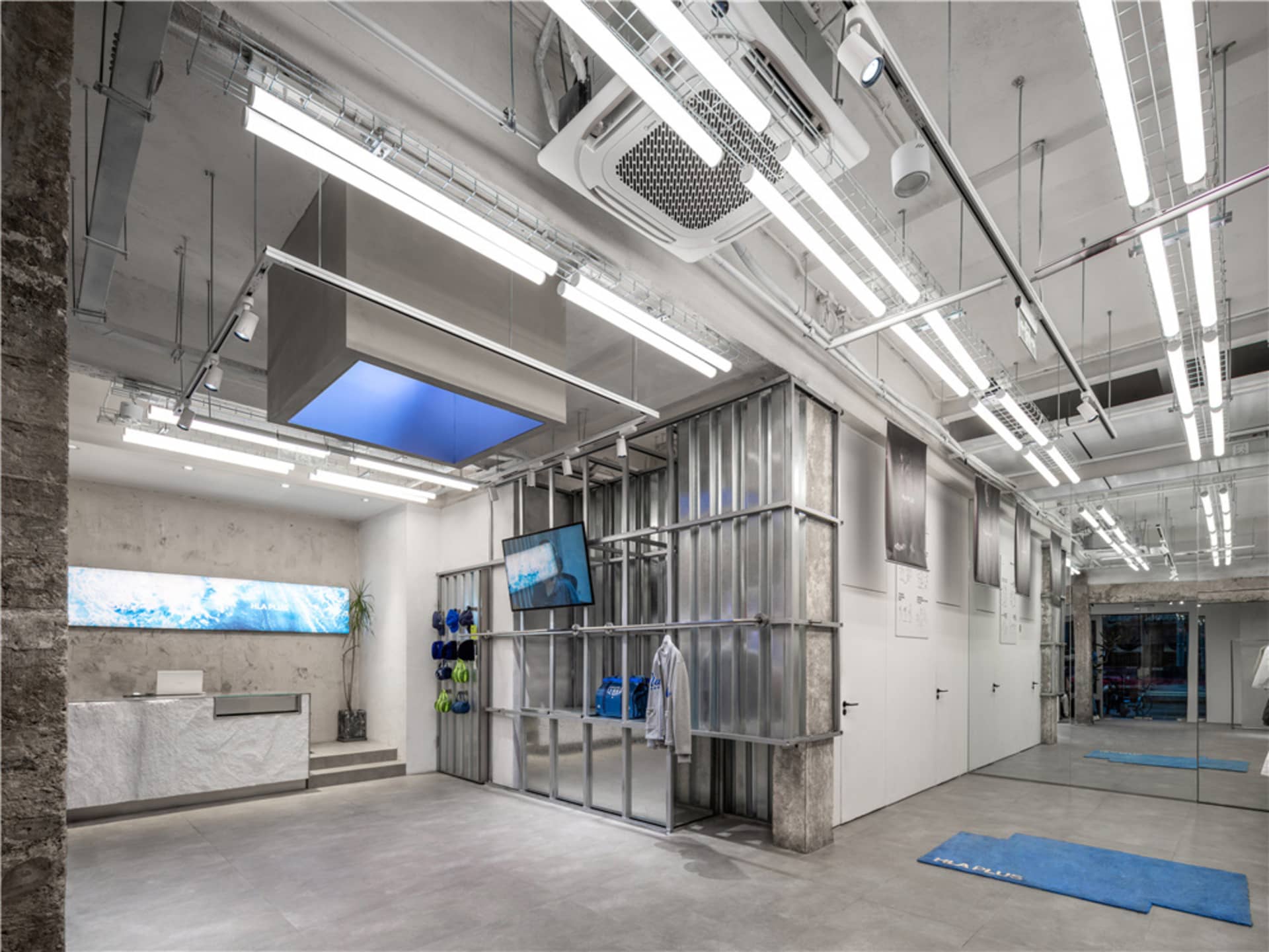 Industrial-style fitness center with concrete walls and steel structures