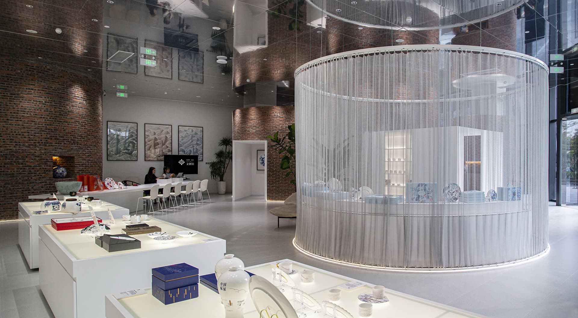A modern ceramic shop featuring glass and ceramic displays.