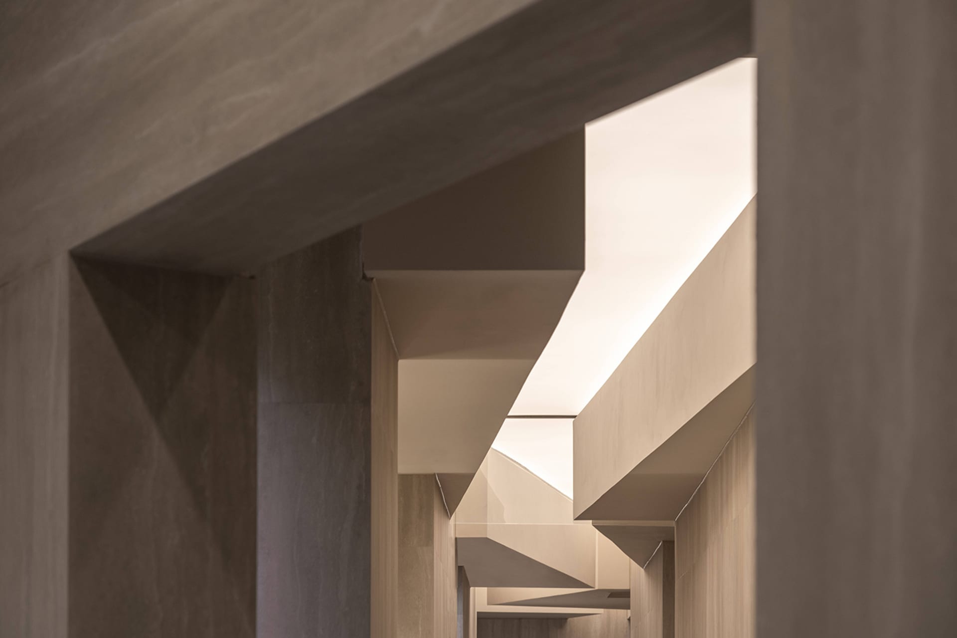 現代建築室內空間,混凝土牆面與天花板。