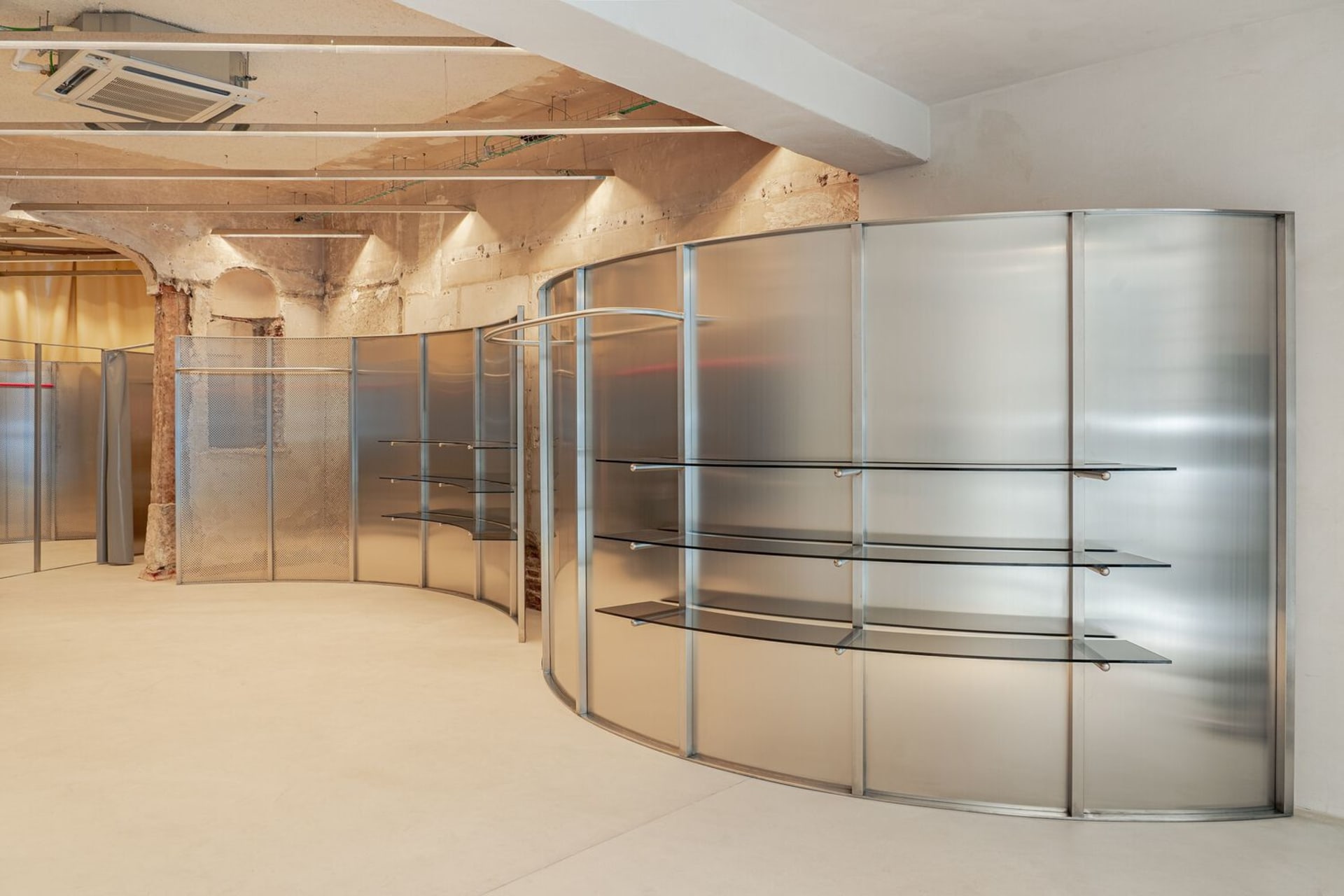 Luxurious Retail Concept 1