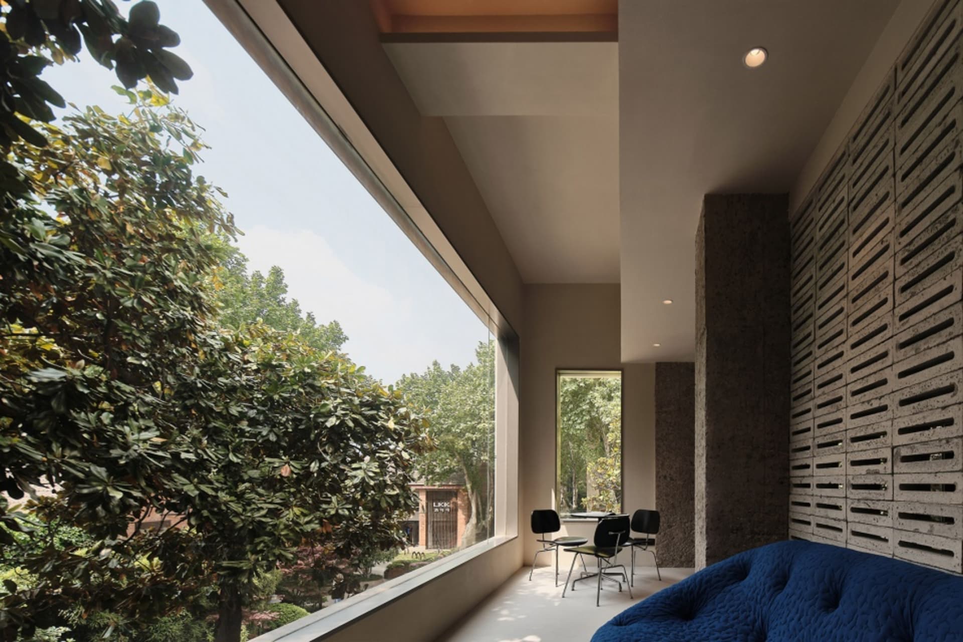 Modern interior design showcasing a combination of concrete and glass materials.