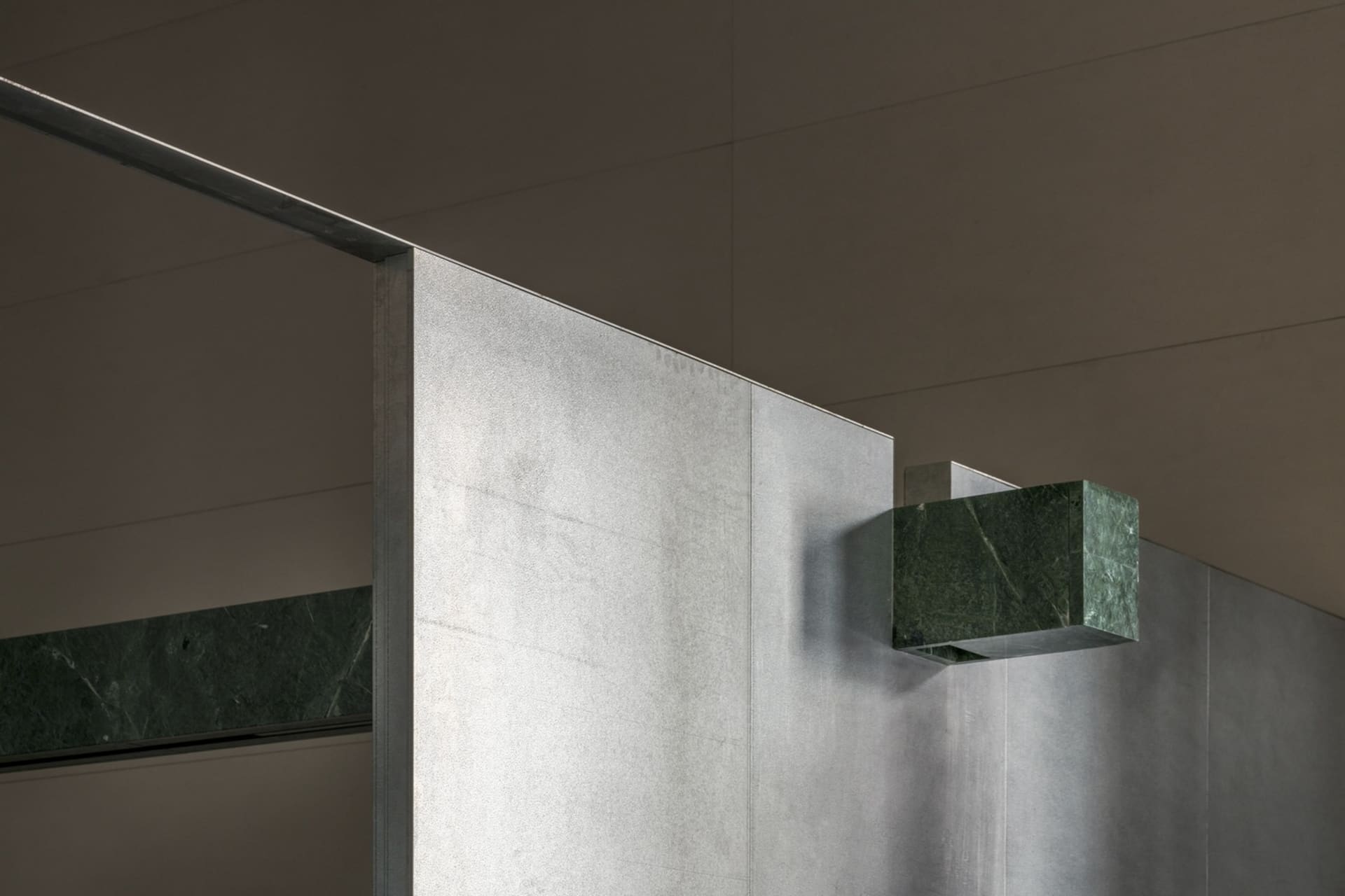 Modern interior design featuring a combination of marble and concrete materials.