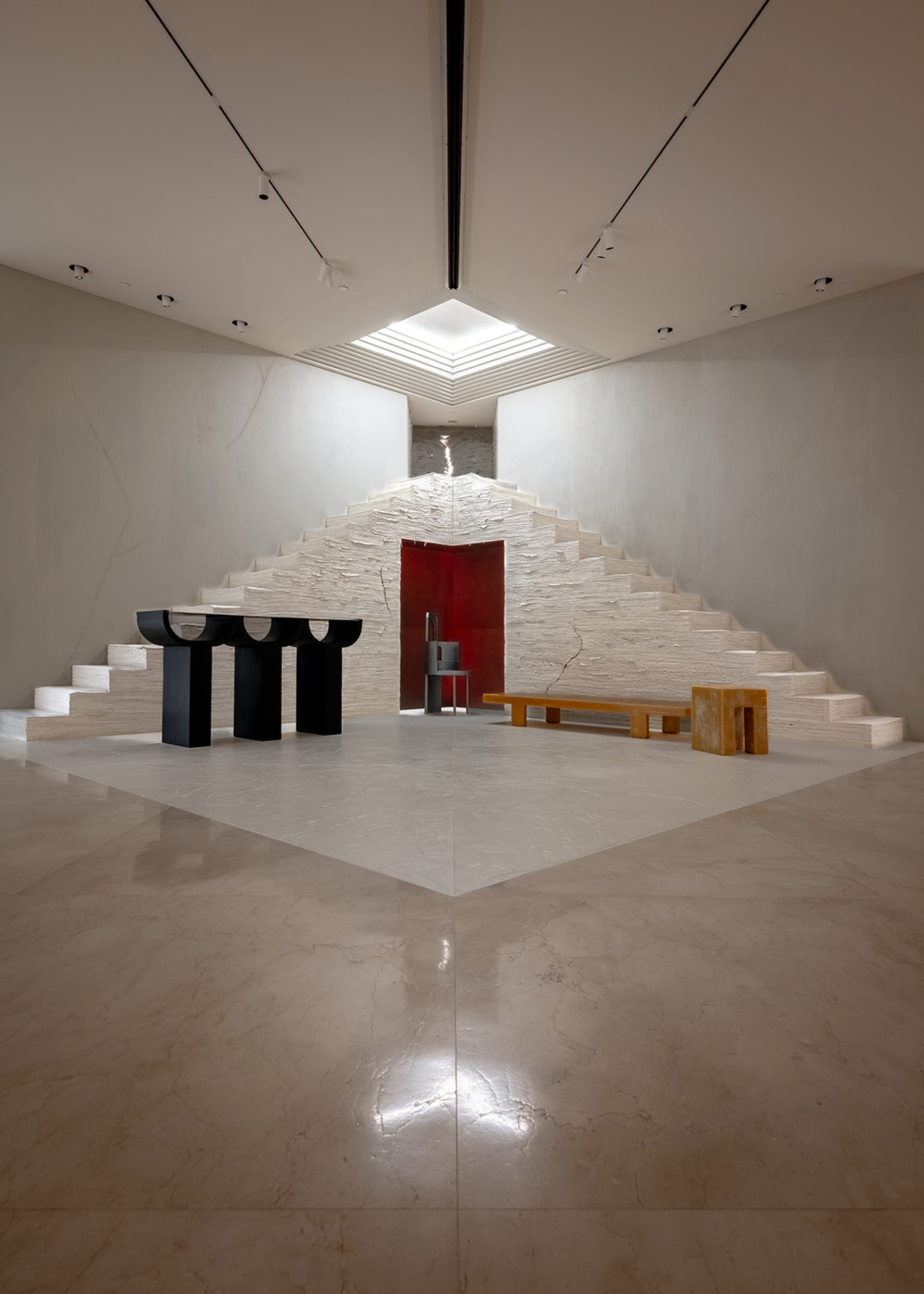 現代室內空間,展現混凝土建築與極簡設計元素。