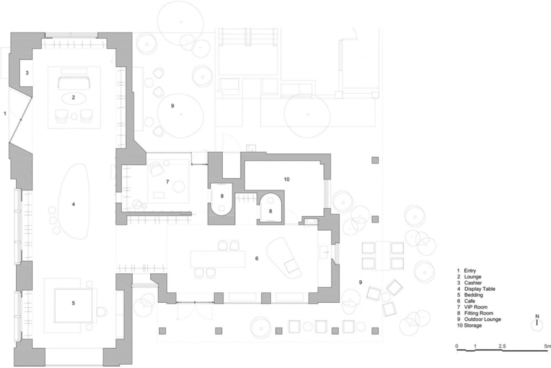 Floor plan of a shopping center interior with labeled rooms and functional zones.