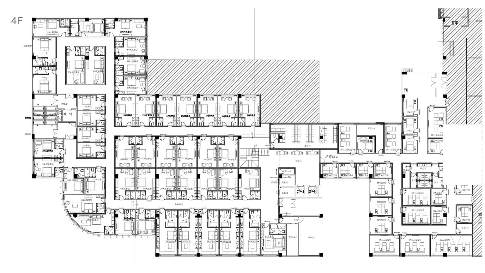 一張詳細的2D建築圖,描繪建築物四樓的平面配置,包含多個功能區域