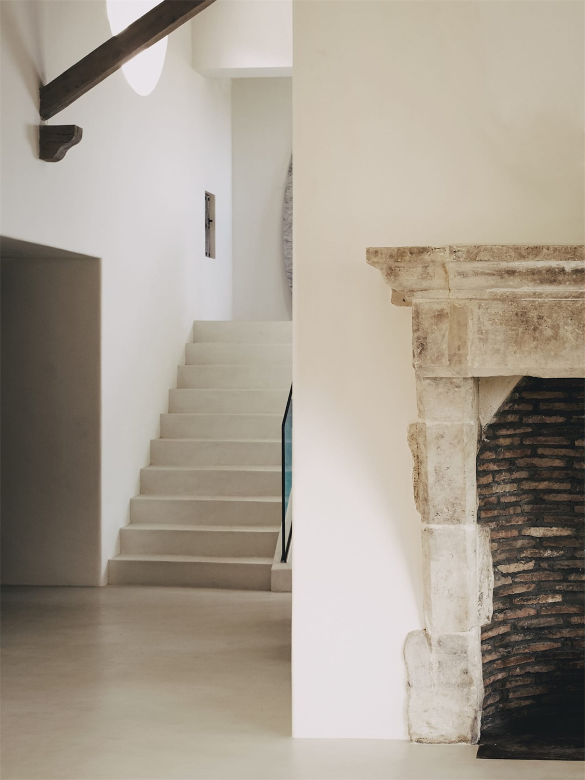 A minimalist concrete staircase with exposed beams in a modern interior.