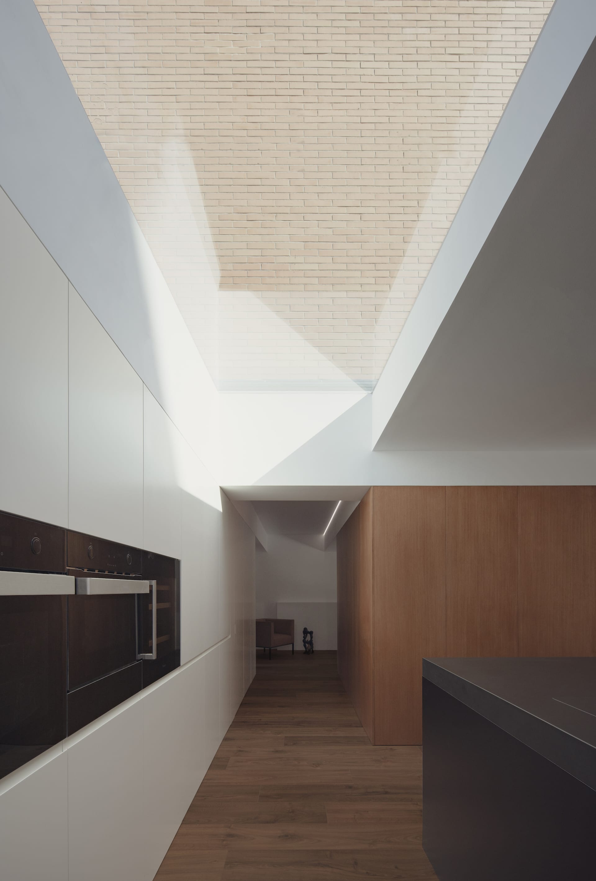 A modern kitchen with white panels featuring sleek, minimalist design.