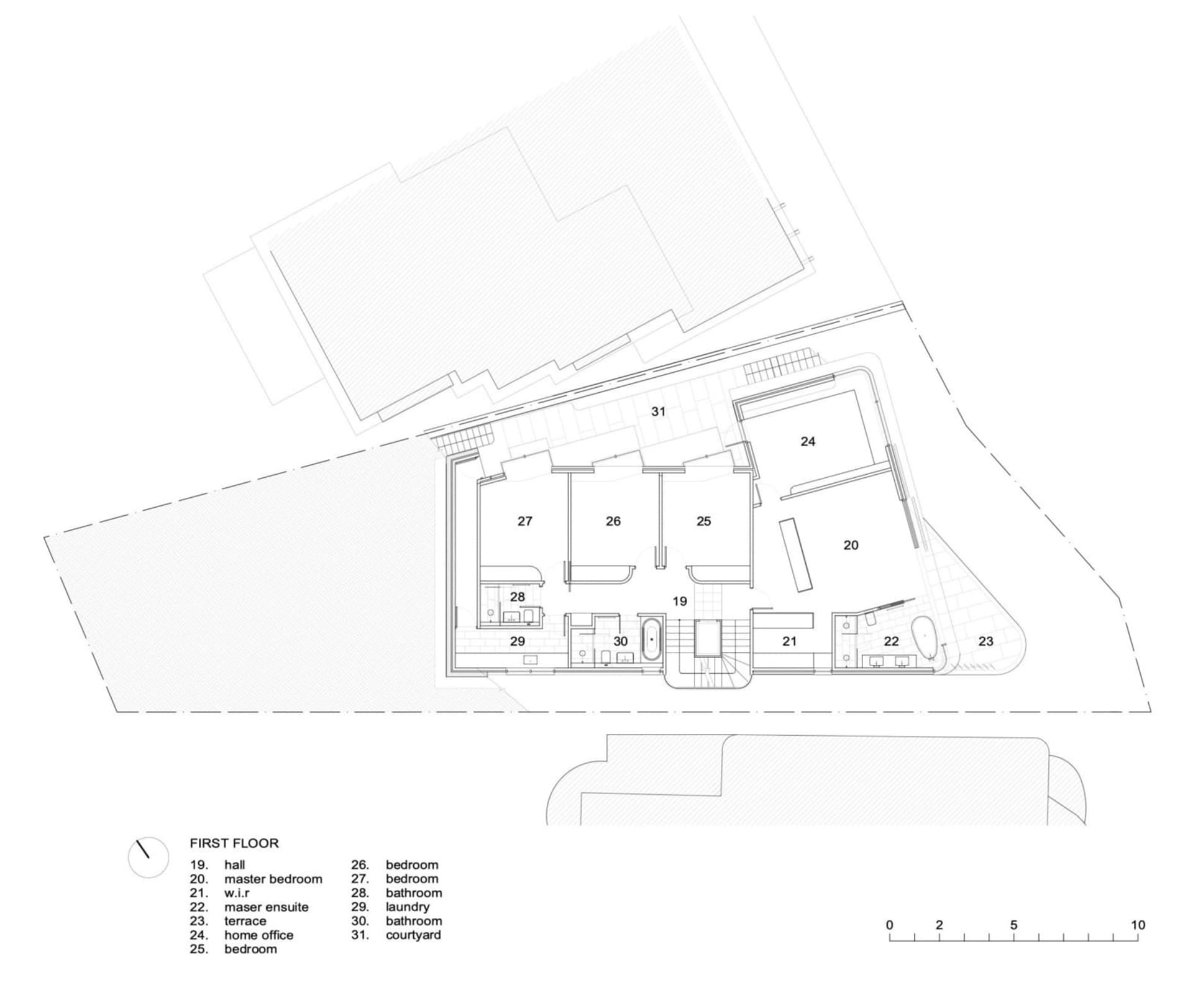 現代住宅建築的平面圖，展示各個房間的佈局與設計。